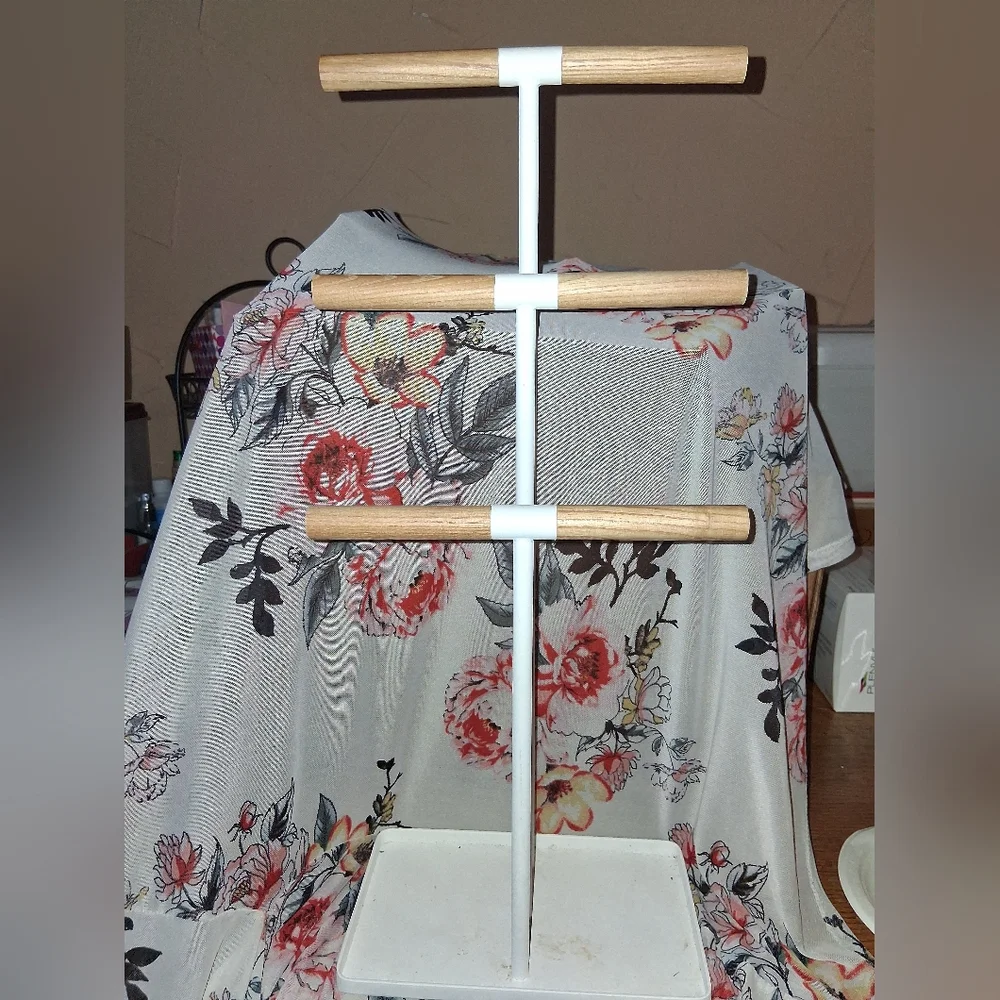 Yamazaki Tosca necklace stand with white steel and natural wood bars